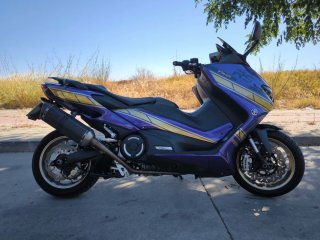 Yamaha TMAX 560 Maxi Scooter