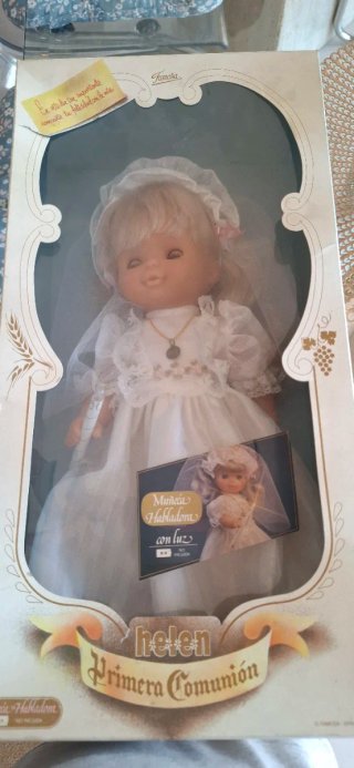 Muñeca Famosa Helen Primera Comunión