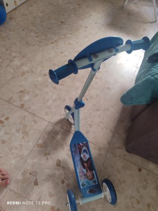Patinete de tres ruedas Frozen
