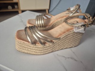 Sandalias de Plataforma Doradas