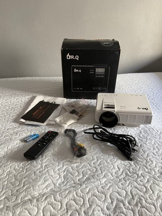 Proyector Dr.Q HI-04 + mando, pilas y accesorios