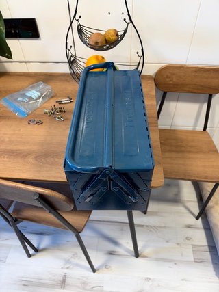 Caja de herramientas metálica azul