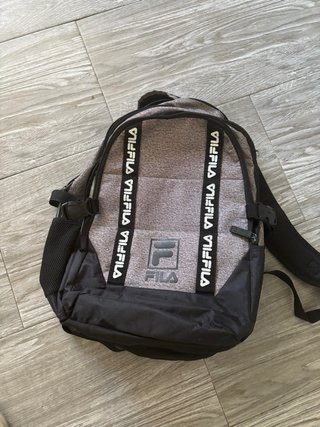 Mochila Fila Gris y Negra