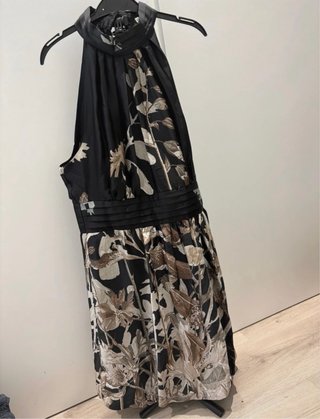 Elegante vestido negro floral El Corte Inglés