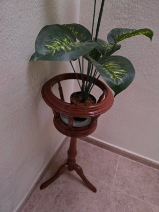 Mueble antiguo tipo pedestal