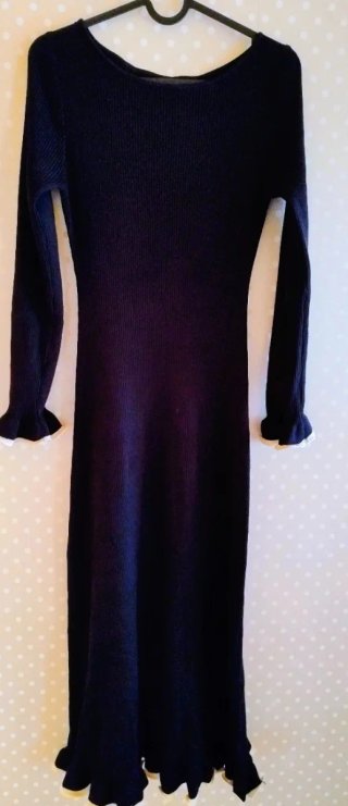 Vestido negro con volantes