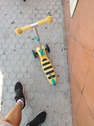 Patinete infantil de tres ruedas