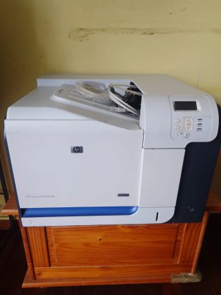 Impresora HP Color LaserJet CP3525dn