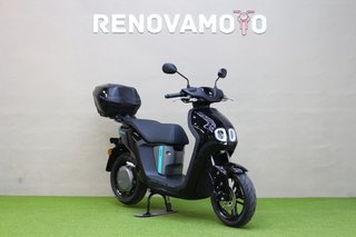 Yamaha Neo's Dual Battery Negra