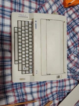 Máquina de escribir eléctrica Hermes TT 11