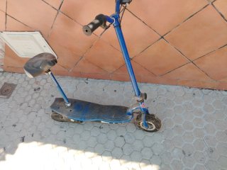 Patinete Eléctrico Azul con Asiento