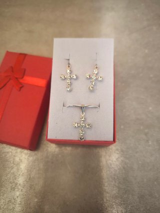 Conjunto Colgante y Pendientes Cruz Brillante