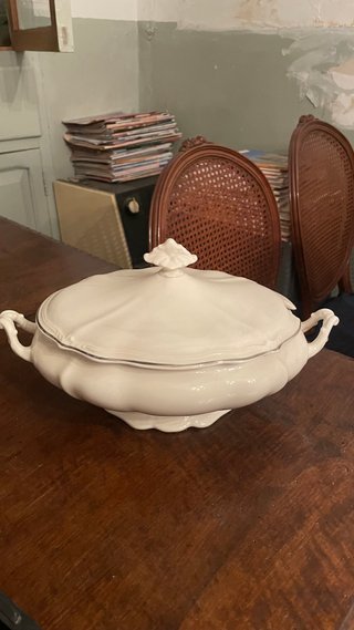 Sopera loza blanca San Claudio con filo de plata