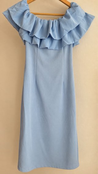 Vestido azul cielo palabra de honor con volantes