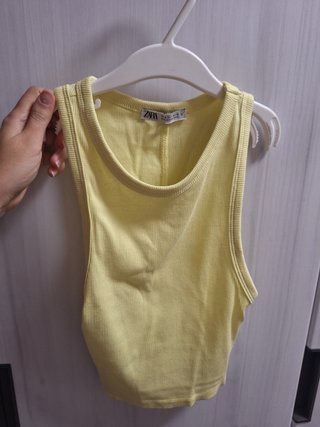 Crop top Zara amarillo talla S