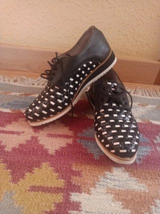 Scarpe da donna intrecciate