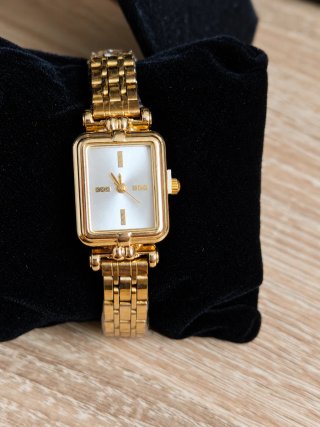 Reloj de acero inoxidable dorado para mujer