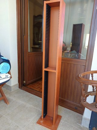 Mueble para CDs de madera y plástico