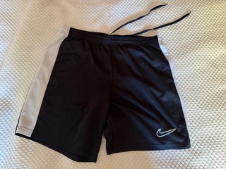 Pantalón corto Nike negro y blanco