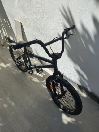 Bicicleta BMX negra