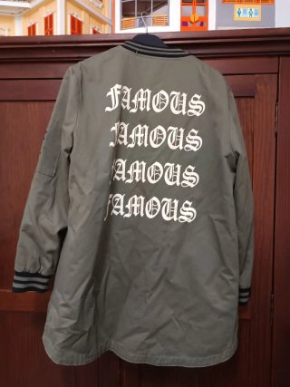 Parka verde militar con estampado Famous