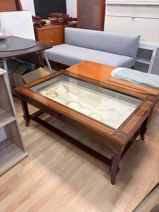 Mesa de centro de madera con cristal