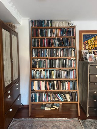 Librería Rústica de Madera modo escalera .