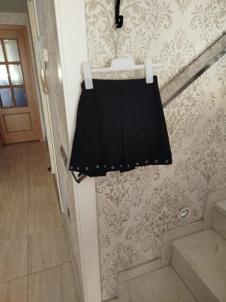 Falda Zara Negra con Ojetes talla 9