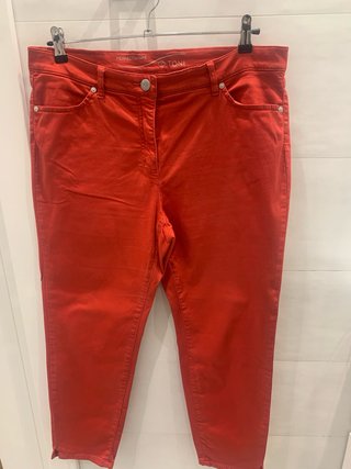 Pantalón vaquero rojo TONI