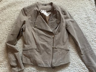 Chaqueta ante gris estilo motero