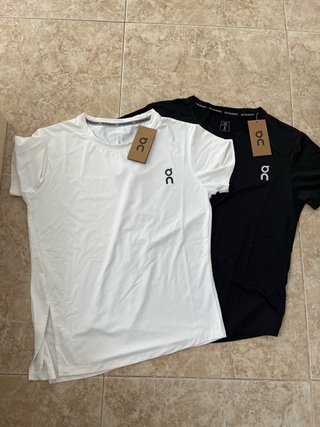 Pack 2 Camisetas On Running Negras y Blancas