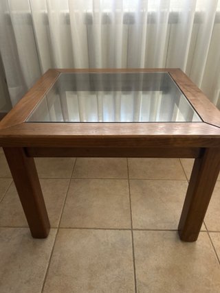 Mesa de centro de madera y cristal