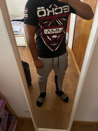 Camiseta ECKO UNTLD. Negra y Roja Talla M