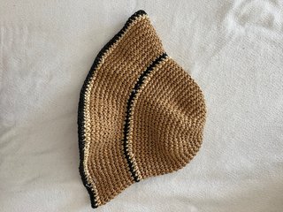 Sombrero tejido marrón y negro
