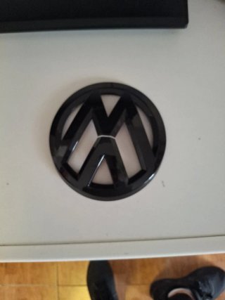 Insignia Volkswagen Negra