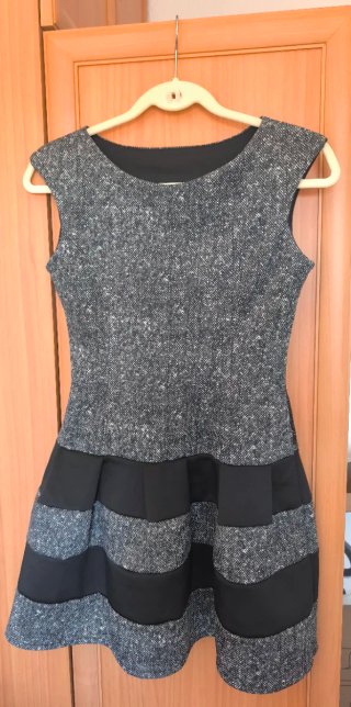 Vestido mini negro con textura