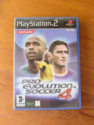 Pro Evolution Soccer 4 (PS2)