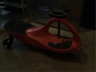 Correpasillos de balanceo rojo
