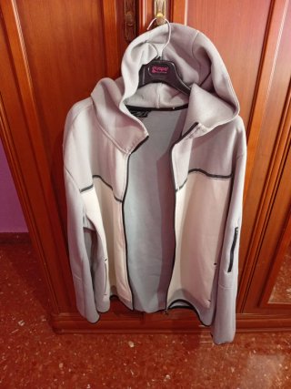 Sudadera con capucha y cremallera