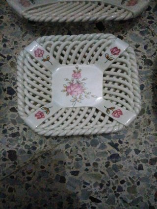Set di Piatti in Ceramica Intrecciata (Manises, 1952)
