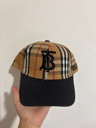 Gorra Burberry Beige y Negra