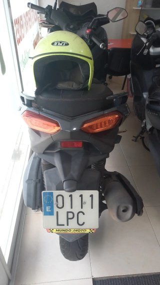 Yamaha XMAX 125cc Gris y Amarillo