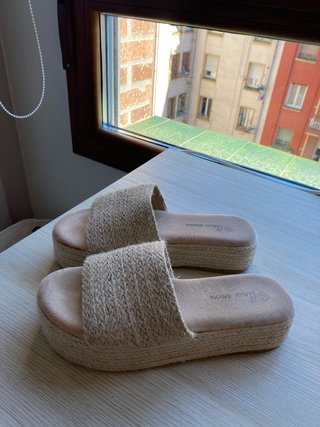 Sandalias de verano con cuña de esparto