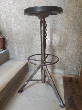 Taburete Hierro Vintage con apoya pies