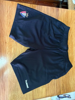 Pantalón corto Osasuna Hummel
