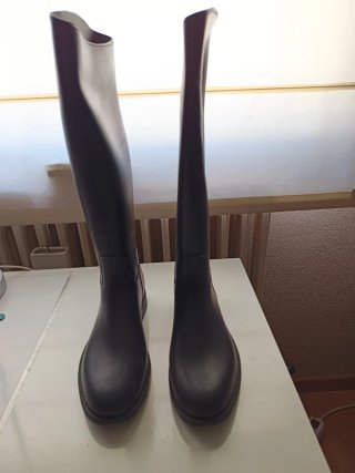 Botas de goma negras altas