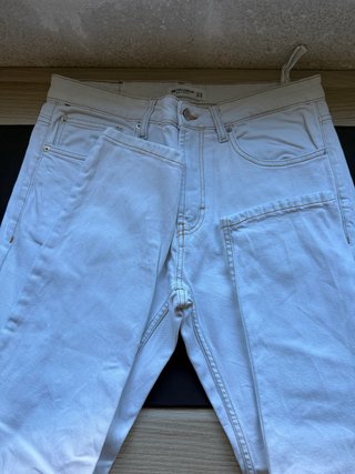 Vaqueros Pull and Bear Blancos