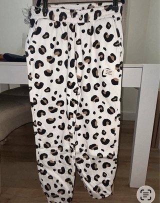 Pantalón de chándal estampado leopardo Talla 13-14
