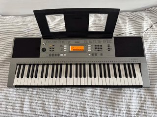 Teclado Yamaha E353 con funda y soporte