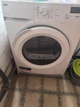 Secadora AEG , lavavajillas Balay, nevera Candy